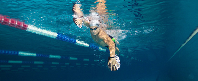 Benefícios do uso de palmar nos treinos de natação